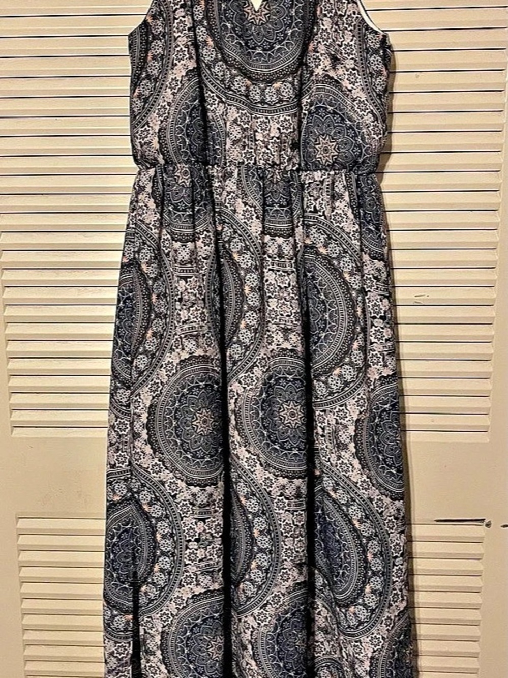 Charlotte Russe Paisley Maxi Dress in Blue & Pink Size Medium Like New